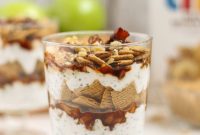 Apple Crumble Breakfast Parfaits