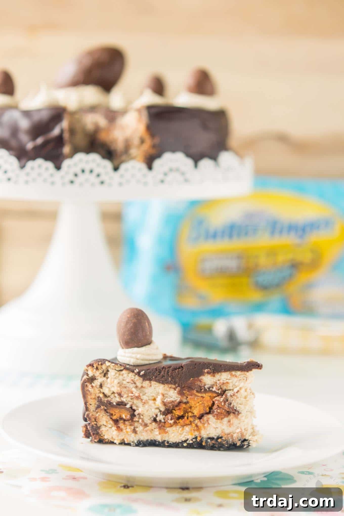 Butterfinger Crunch Cheesecake Pie 1 featured 2644