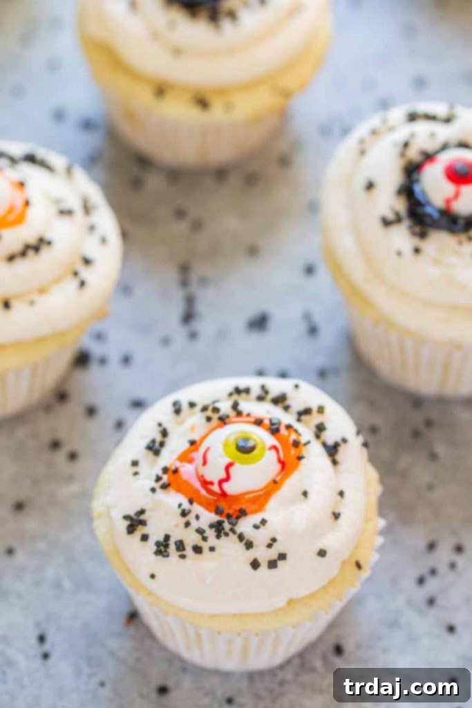 These Homemade Vanilla Eyeball Halloween Cupcakes are simple to make, adorable and are perfect for Halloween!