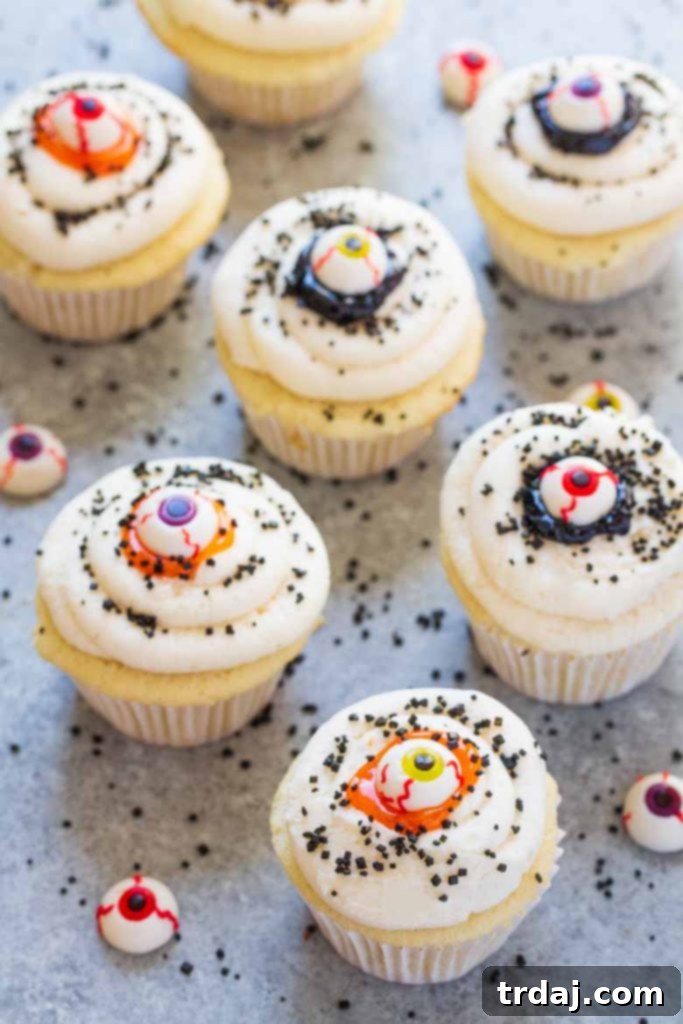 These Homemade Vanilla Eyeball Halloween Cupcakes are simple to make, adorable and are perfect for Halloween!
