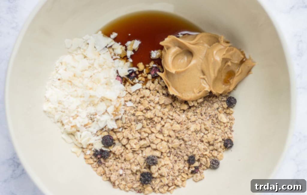 These 4 ingredient, no bake, Blueberry Muffin Energy Bites are the perfect grab and go breakfast or snack. Packed with good for you super grains and seeds, these will be your new and nutritious way to start your day or tackle your afternoon to do list! | Strawberry Blondie Kitchen