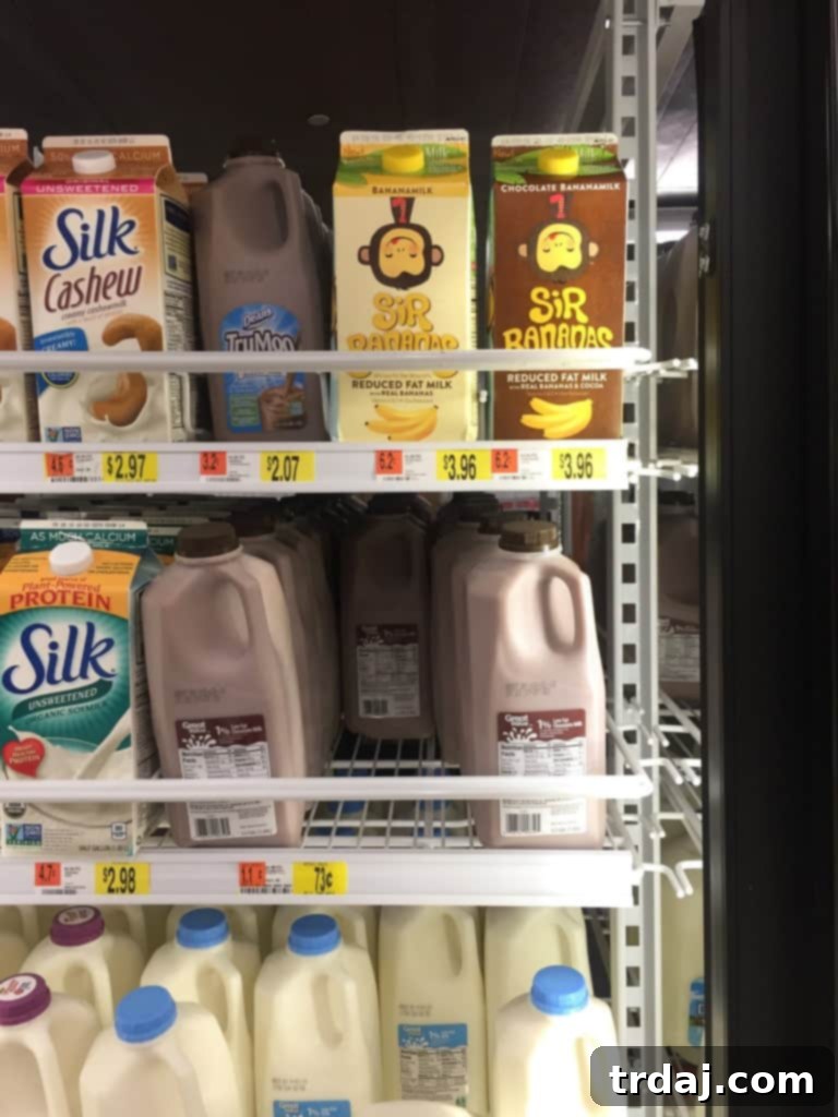 Layers of fresh strawberries, Sir BananamilkTM, and Sir Chocolate BananamilkTM make these Banana Split Popsicles irresistible to both adults and children alike. | Strawberry Blondie Kitchen