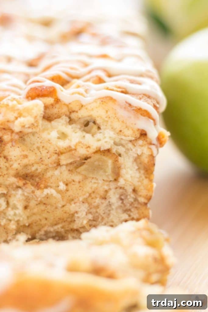 Apple Pie Pull Apart Bread is filled with chopped apples, cinnamon, brown sugar and drizzled with a cream cheese glaze. Sure to give Apple Pie a run for its money! | Strawberry Blondie Kitchen