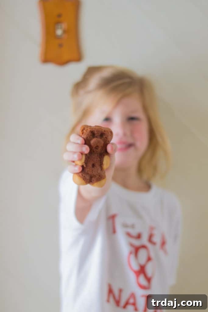 A box of TEDDY SOFT BAKED Filled Snacks, showcasing the two delicious varieties for kids.