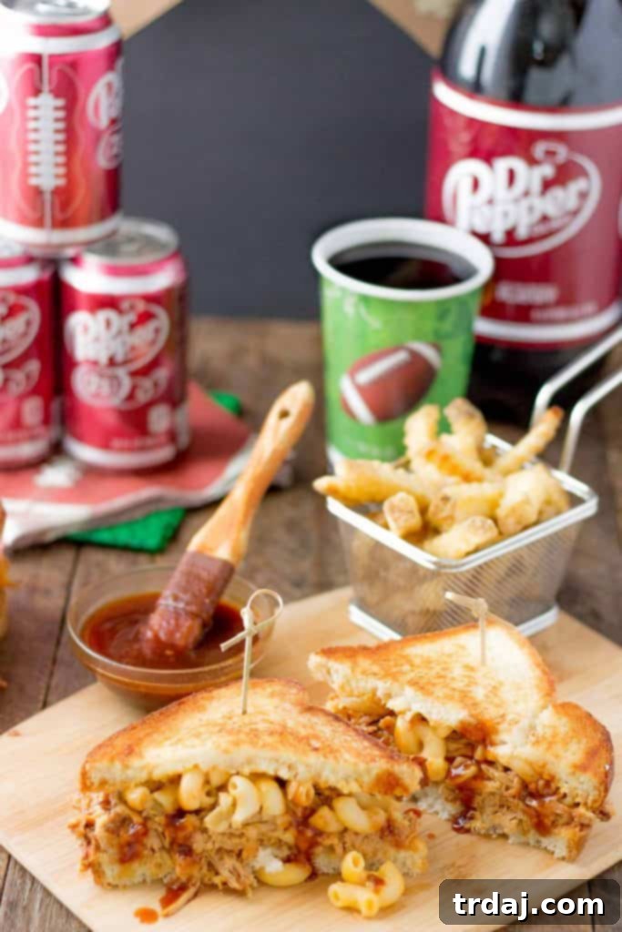 These Dr Pepper Pulled Pork n Mac Sandwiches are a combination of sweet, sharp and tangy. They’re amazing for to feed a crowd on game day, just bring extra napkins.  | Strawberry Blondie Kitchen