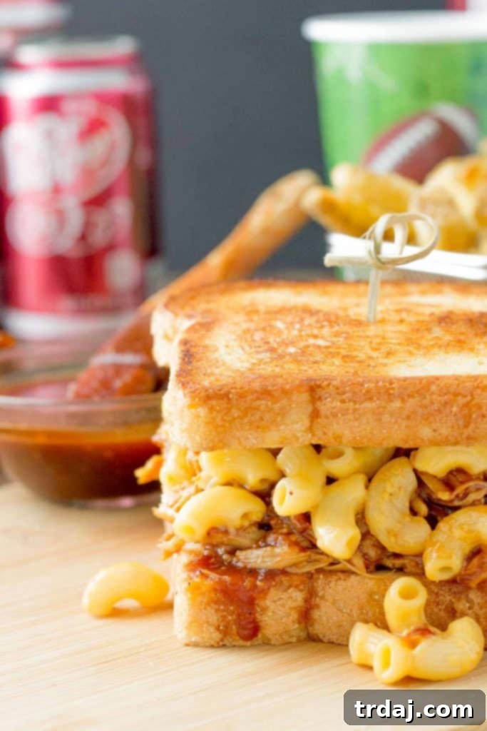 These Dr Pepper Pulled Pork n Mac Sandwiches are a combination of sweet, sharp and tangy. They’re amazing for to feed a crowd on game day, just bring extra napkins.  | Strawberry Blondie Kitchen