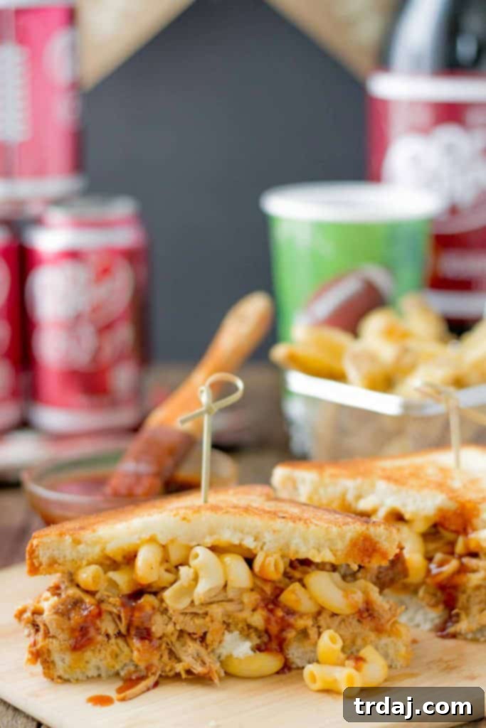 These Dr Pepper Pulled Pork n Mac Sandwiches are a combination of sweet, sharp and tangy. They’re amazing for to feed a crowd on game day, just bring extra napkins.  | Strawberry Blondie Kitchen